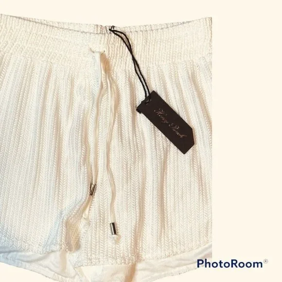 Honey Punch Elastic Tie Waist Ivory Shorts Small NWT - Picture 2 of 5